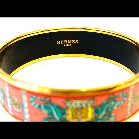 Hermes Enamel Uni Bangle 65 Rose Candeur 1706319 – FASHIONPHILE Hermes bangle size 65